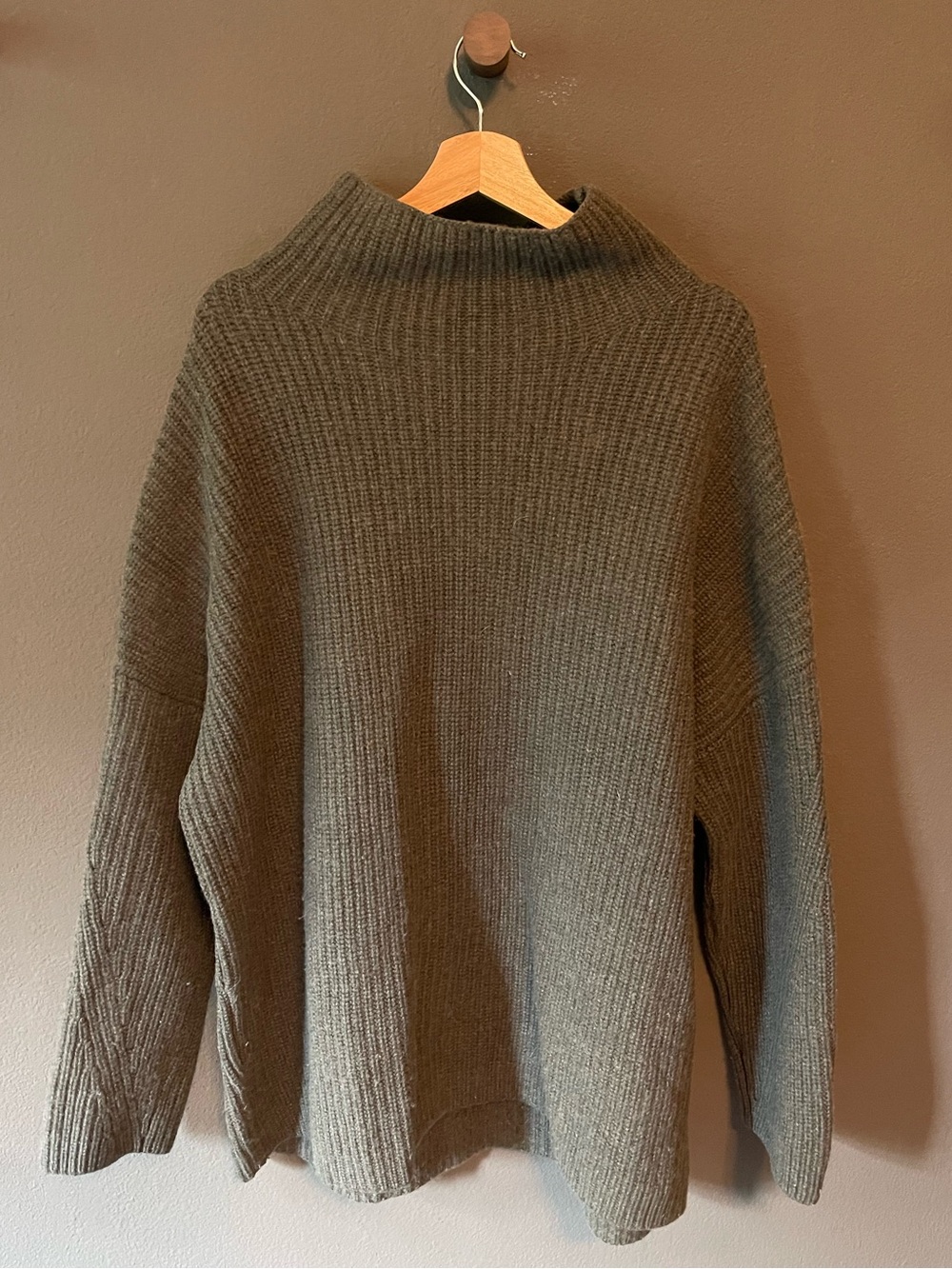 NAADAM Oversized Ribbed Wool Cashmere Turtleneck Olive